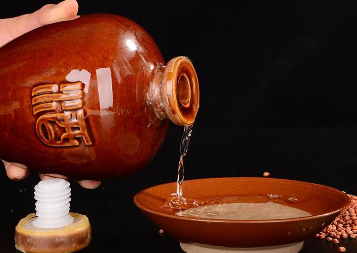 酱香型白酒和浓香型白酒的区别，酱香酒哪款性价比高