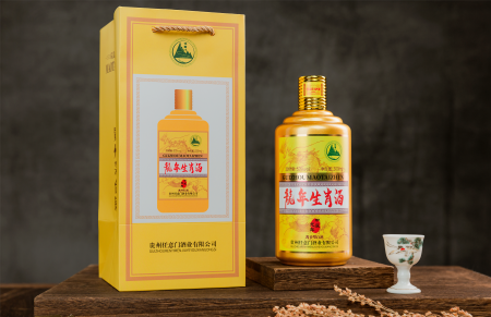 新酿的酱香型白酒需要贮藏三年以上，贮藏对酱香酒大有好处
